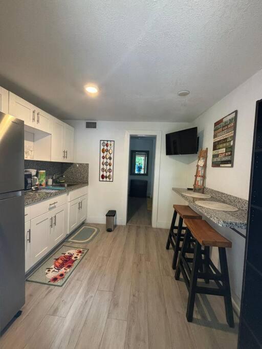 מיאמי Quiet & Centrally Located House - Private Parking, Laundry And Storage For Luggage מראה חיצוני תמונה