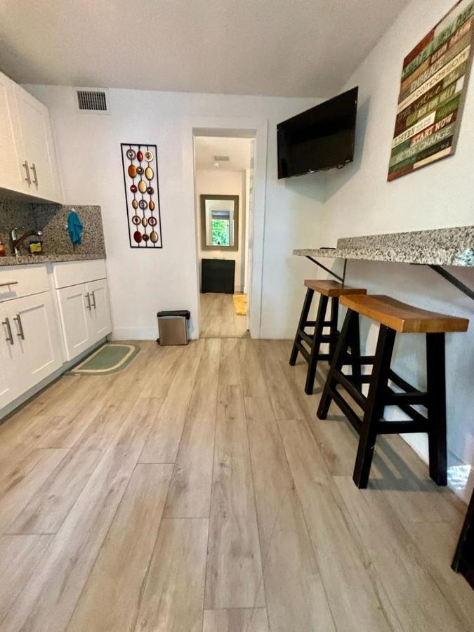 מיאמי Quiet & Centrally Located House - Private Parking, Laundry And Storage For Luggage מראה חיצוני תמונה