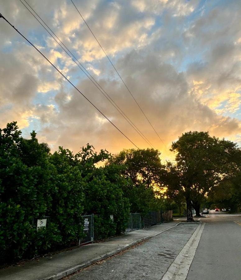 מיאמי Quiet & Centrally Located House - Private Parking, Laundry And Storage For Luggage מראה חיצוני תמונה